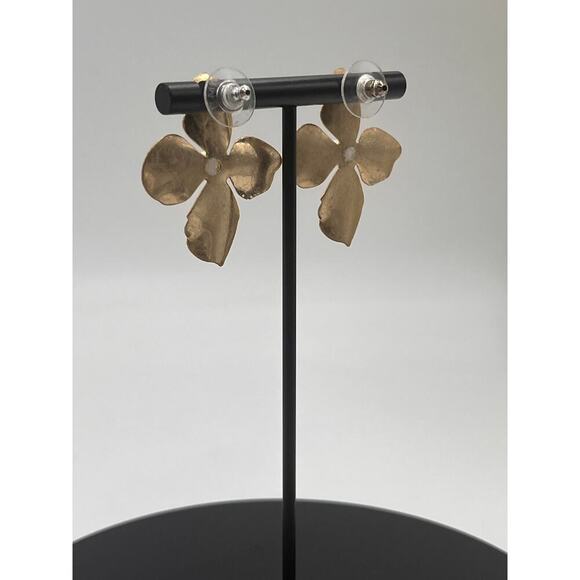 Shashi Women's Elegant‎ Blossom Flower 14K Gold Plated Pearl Pierced Earrings - Picture 5 of 10